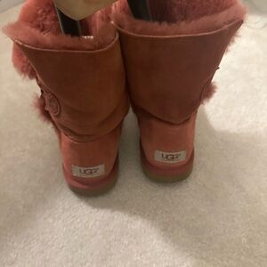 UGG mauve classic short button Boots
